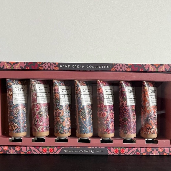 Box set of 7 hand cream collection by William Morris - Picture 3 of 6